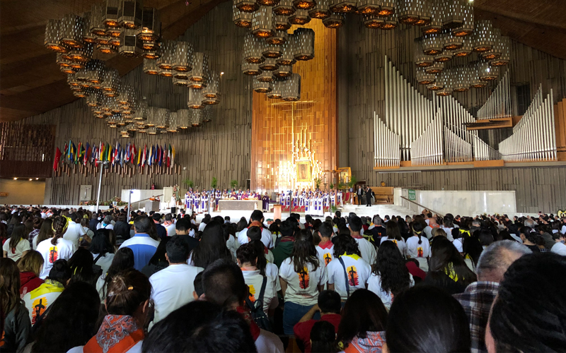 Misiones Semana Santa misa en la basílica