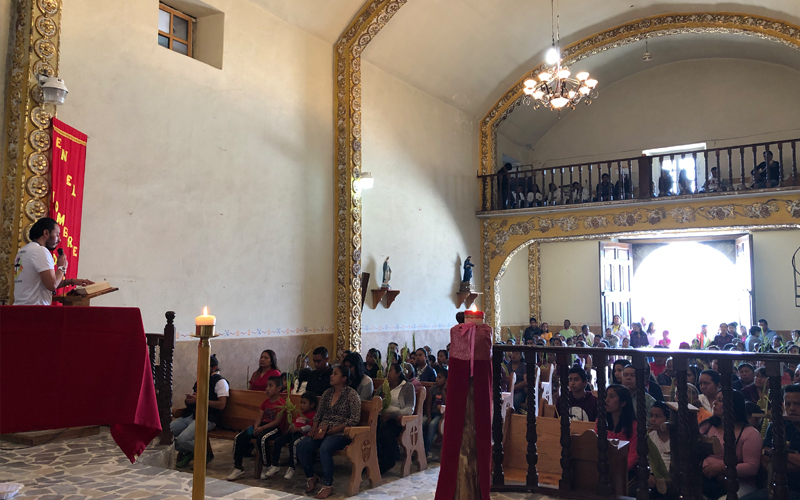 Misiones Semana Santa en misa